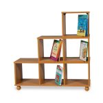 رف كتب مدرّج