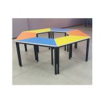 طاولة شبه منحرف مضلعة