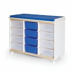 طاولة تغيير ملابس وصناديق بلاستيكية